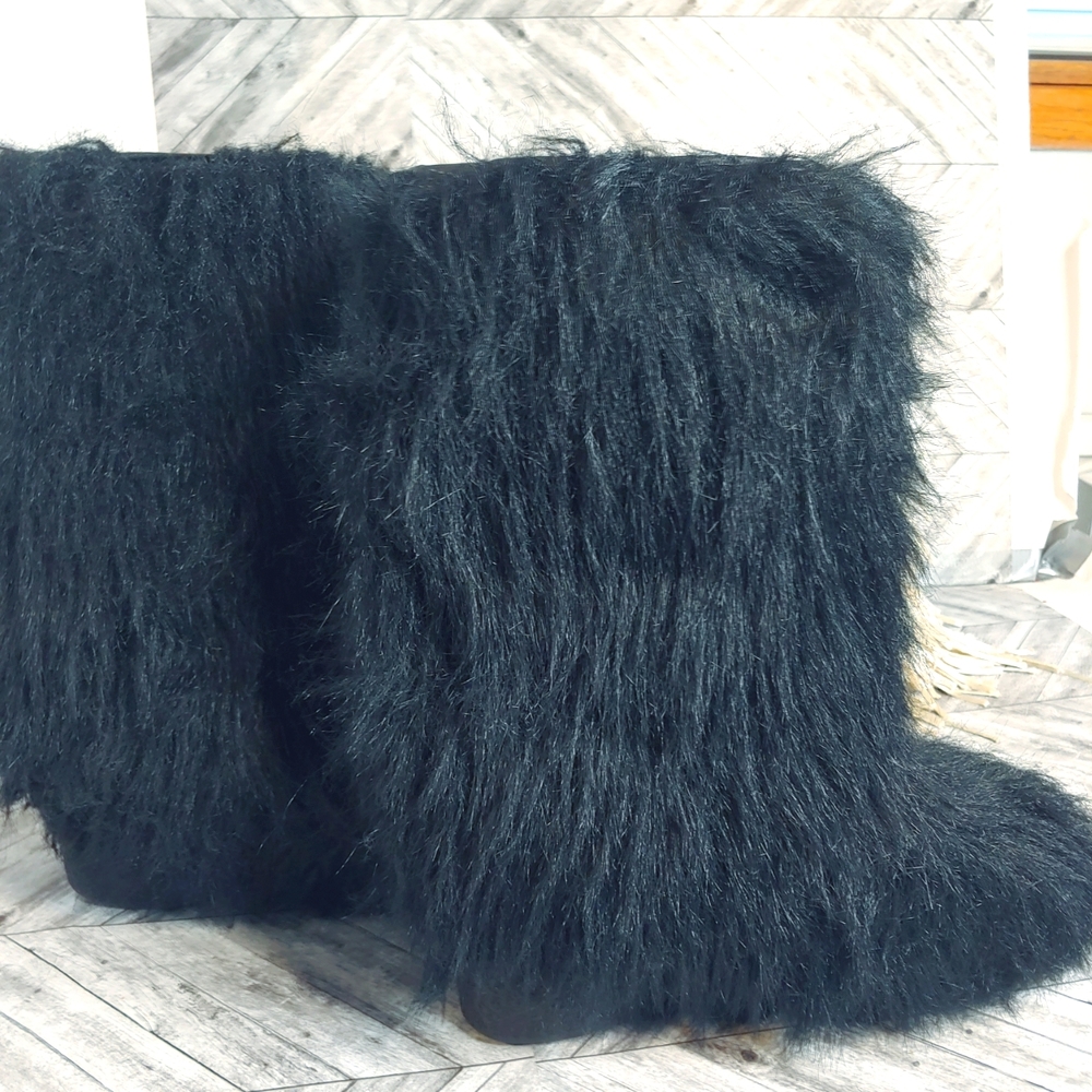 Women's Pajar Mid-Calf Black Furry Boot... Size 37 Italy